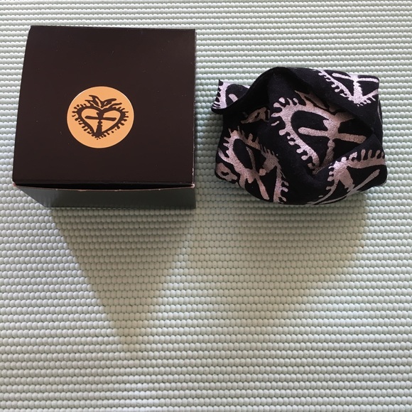 VSA Once Upon a Time Gold Starburst Necklace and Earrings - Picture 2 of 10